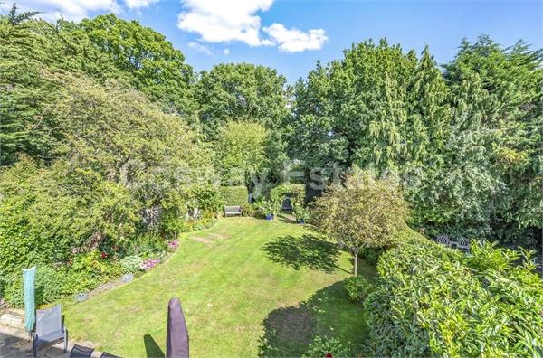 Copthall Drive/Holmdene Avenue, Mill Hill